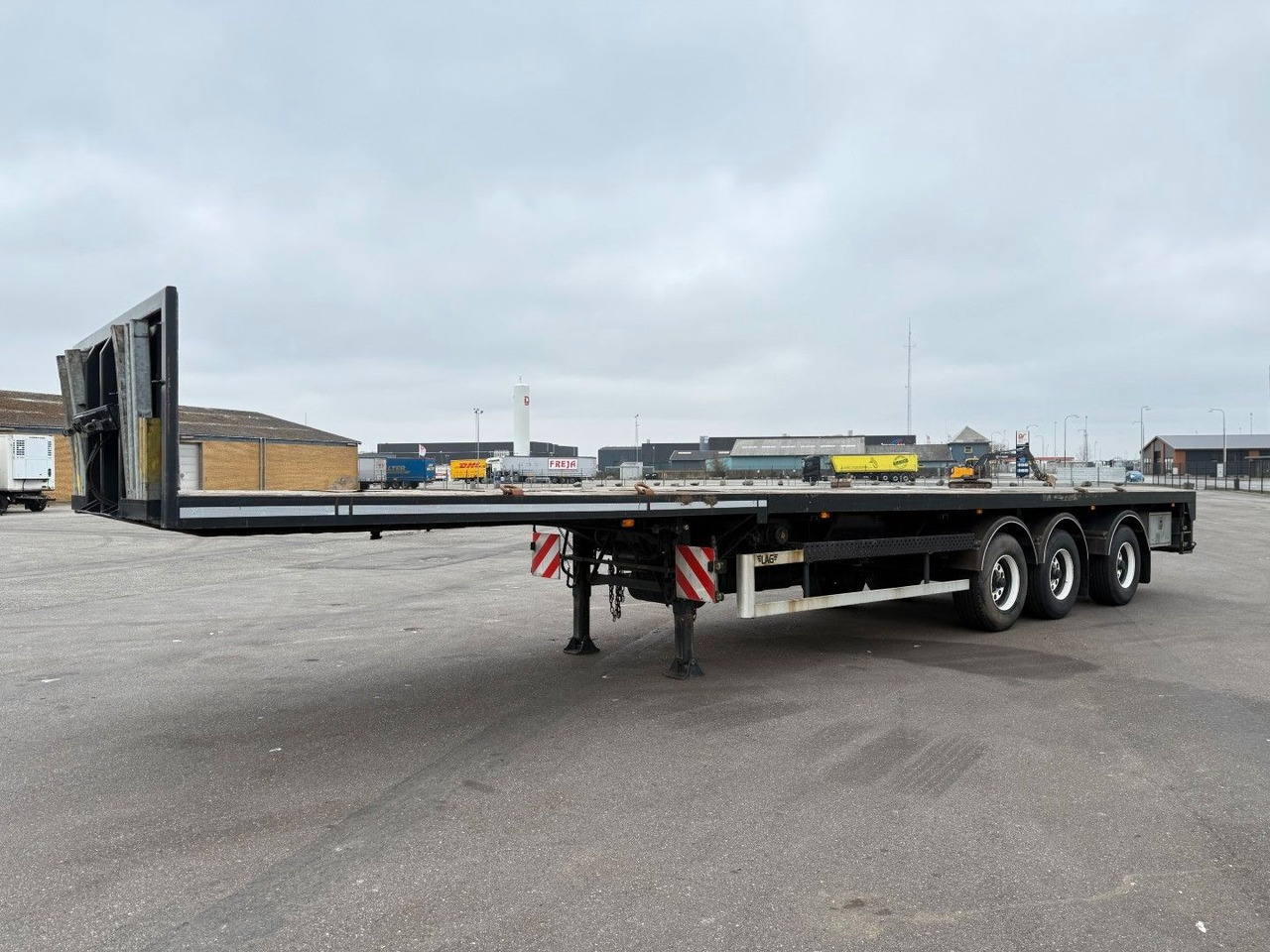 Lag 3 axle 7 m. Extendable / Last Axle Steering - Platós félpótkocsi: 1 kép. Lag 3 axle 7 m. Extendable / Last Axle Steering - Platós félpótkocsi: 1 kép.