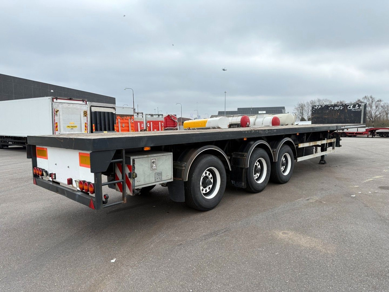 Lag 3 axle 7 m. Extendable / Last Axle Steering - Platós félpótkocsi: 3 kép. Lag 3 axle 7 m. Extendable / Last Axle Steering - Platós félpótkocsi: 3 kép.