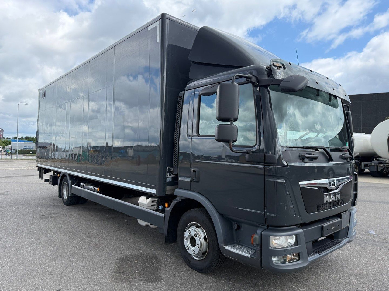 MAN TGL 12.250 Euro 6 Closed box / Koffer 7.20 m. - Dobozos felépítményű teherautó: 2 kép. MAN TGL 12.250 Euro 6 Closed box / Koffer 7.20 m. - Dobozos felépítményű teherautó: 2 kép.