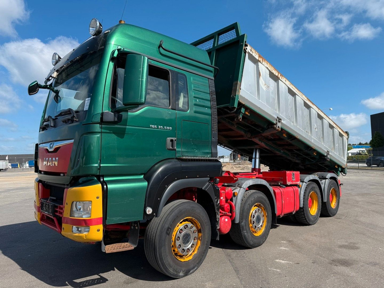 MAN TGS 35.500 8x4 Euro 6 Pendel Steel Tipper MAN TGS 35.500 8x4 Euro 6 Pendel Steel Tipper - Billenőplatós teherautó: 1 kép. MAN TGS 35.500 8x4 Euro 6 Pendel Steel Tipper MAN TGS 35.500 8x4 Euro 6 Pendel Steel Tipper - Billenőplatós teherautó: 1 kép.