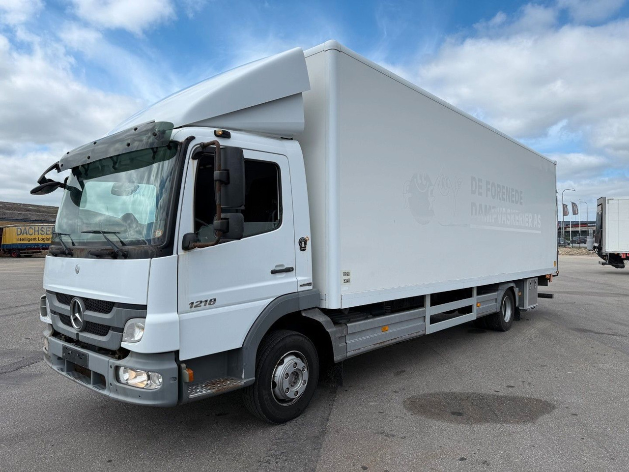 Mercedes-Benz Atego 1218 4x2 Euro 5 8,0 m. koffer - Dobozos felépítményű teherautó: 1 kép. Mercedes-Benz Atego 1218 4x2 Euro 5 8,0 m. koffer - Dobozos felépítményű teherautó: 1 kép.