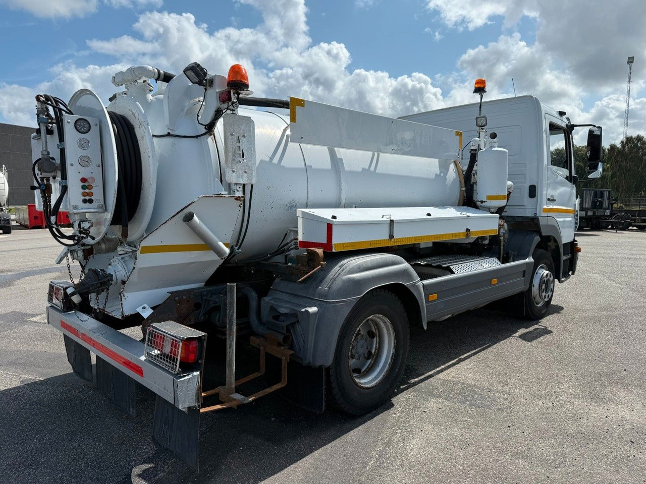 Mercedes-Benz Atego 1323 RHD Euro 6 Hvidtved Larsen Cityflex - Szippantós autó: 4 kép. Mercedes-Benz Atego 1323 RHD Euro 6 Hvidtved Larsen Cityflex - Szippantós autó: 4 kép.