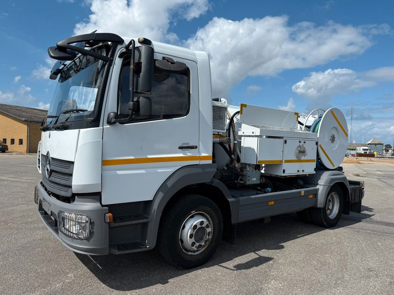 Mercedes-Benz Atego 1323 RHD Euro 6 Hvidtved Larsen Cityflex - Szippantós autó: 2 kép. Mercedes-Benz Atego 1323 RHD Euro 6 Hvidtved Larsen Cityflex - Szippantós autó: 2 kép.
