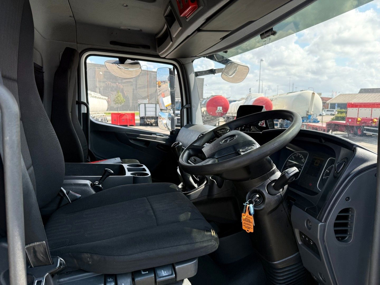 Mercedes-Benz Atego 1323 RHD Euro 6 Hvidtved Larsen Cityflex - Szippantós autó: 5 kép. Mercedes-Benz Atego 1323 RHD Euro 6 Hvidtved Larsen Cityflex - Szippantós autó: 5 kép.