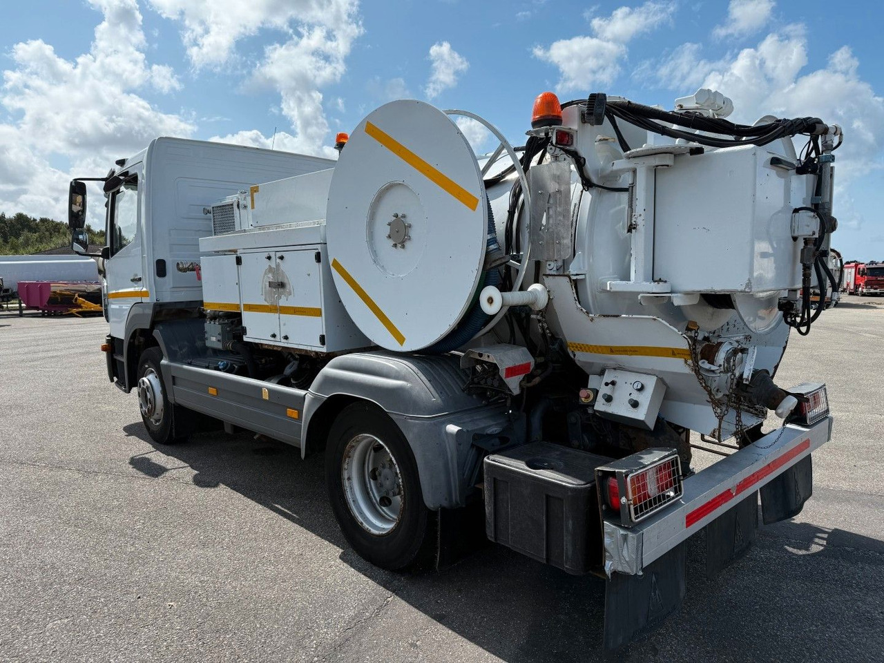 Mercedes-Benz Atego 1323 RHD Euro 6 Hvidtved Larsen Cityflex - Szippantós autó: 3 kép. Mercedes-Benz Atego 1323 RHD Euro 6 Hvidtved Larsen Cityflex - Szippantós autó: 3 kép.