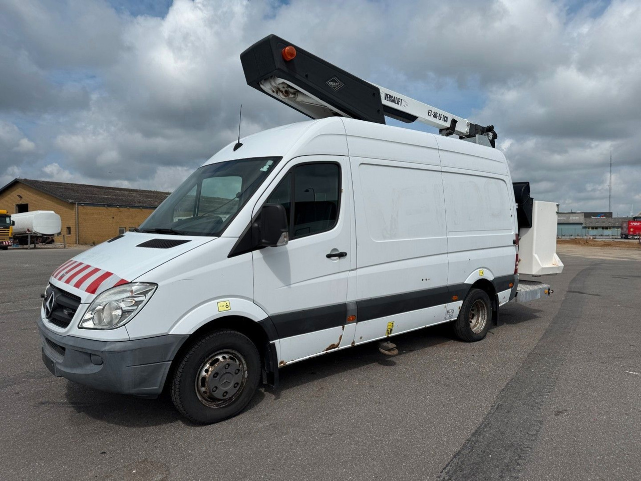 Mercedes-Benz Sprinter 516 516 CDI Versalift ET-36-LF ECO 13.7 - Emelőkosaras teherautó: 1 kép. Mercedes-Benz Sprinter 516 516 CDI Versalift ET-36-LF ECO 13.7 - Emelőkosaras teherautó: 1 kép.