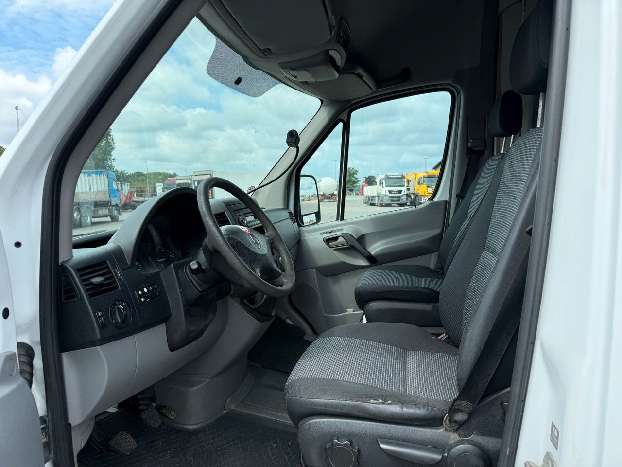 Mercedes-Benz Sprinter 516 516 CDI Versalift ET-36-LF ECO 13.7 - Emelőkosaras teherautó: 5 kép. Mercedes-Benz Sprinter 516 516 CDI Versalift ET-36-LF ECO 13.7 - Emelőkosaras teherautó: 5 kép.