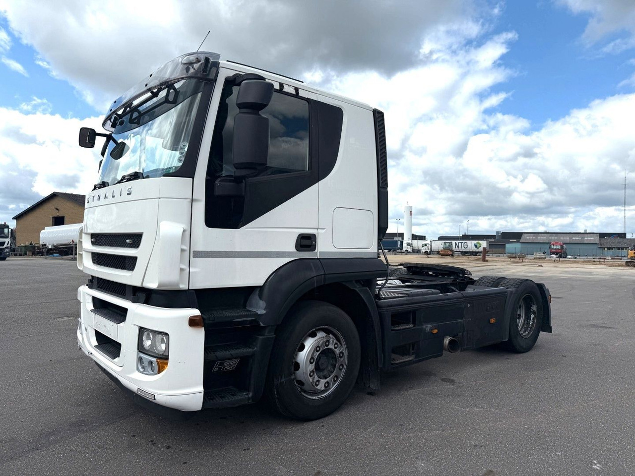 Iveco Stralis 4x2 AT440S36T Retarder - Nyergesvontató: 1 kép. Iveco Stralis 4x2 AT440S36T Retarder - Nyergesvontató: 1 kép.