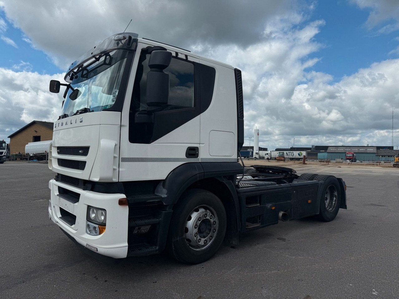 Iveco Stralis AT440S36T 4x2 - Nyergesvontató: 1 kép. Iveco Stralis AT440S36T 4x2 - Nyergesvontató: 1 kép.