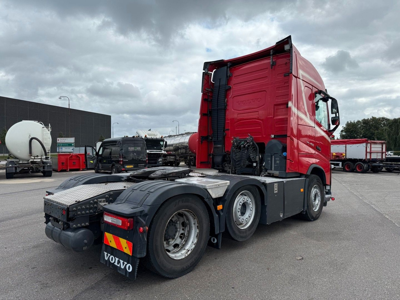 Volvo FH 460 6x2 Globetrotter Euro 6 - Nyergesvontató: 3 kép. Volvo FH 460 6x2 Globetrotter Euro 6 - Nyergesvontató: 3 kép.