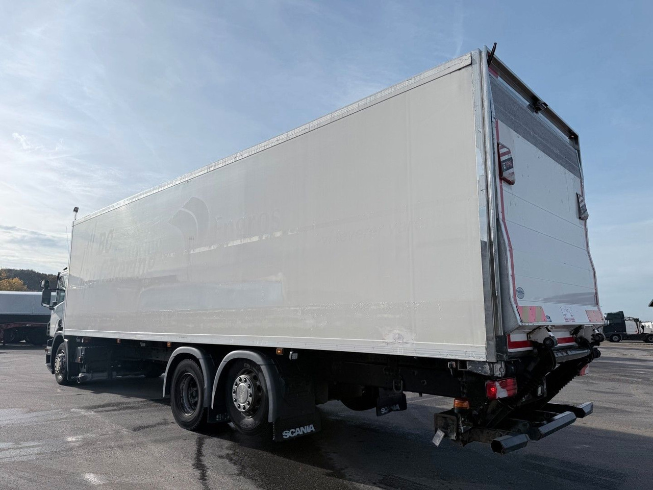 Scania P320 6x2*4 Carrier Supra 1250 Mt 9.80 m Kühl - Hűtős teherautó: 4 kép. Scania P320 6x2*4 Carrier Supra 1250 Mt 9.80 m Kühl - Hűtős teherautó: 4 kép.