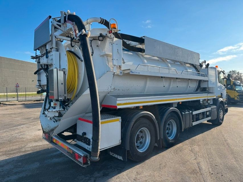 Scania P360 Euro 6 6x4 JHL Hvidtved Larsen FlexLine 312 - Szippantós autó: 3 kép. Scania P360 Euro 6 6x4 JHL Hvidtved Larsen FlexLine 312 - Szippantós autó: 3 kép.