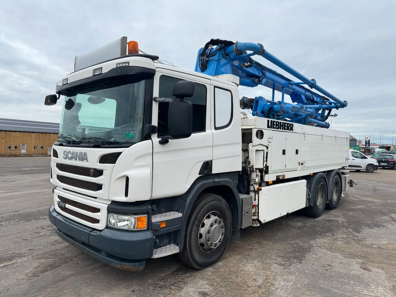Scania P370 6x4 Liebherr THP140H 24 M4 XH Betonpumpe - Betonpumpa: 1 kép. Scania P370 6x4 Liebherr THP140H 24 M4 XH Betonpumpe - Betonpumpa: 1 kép.