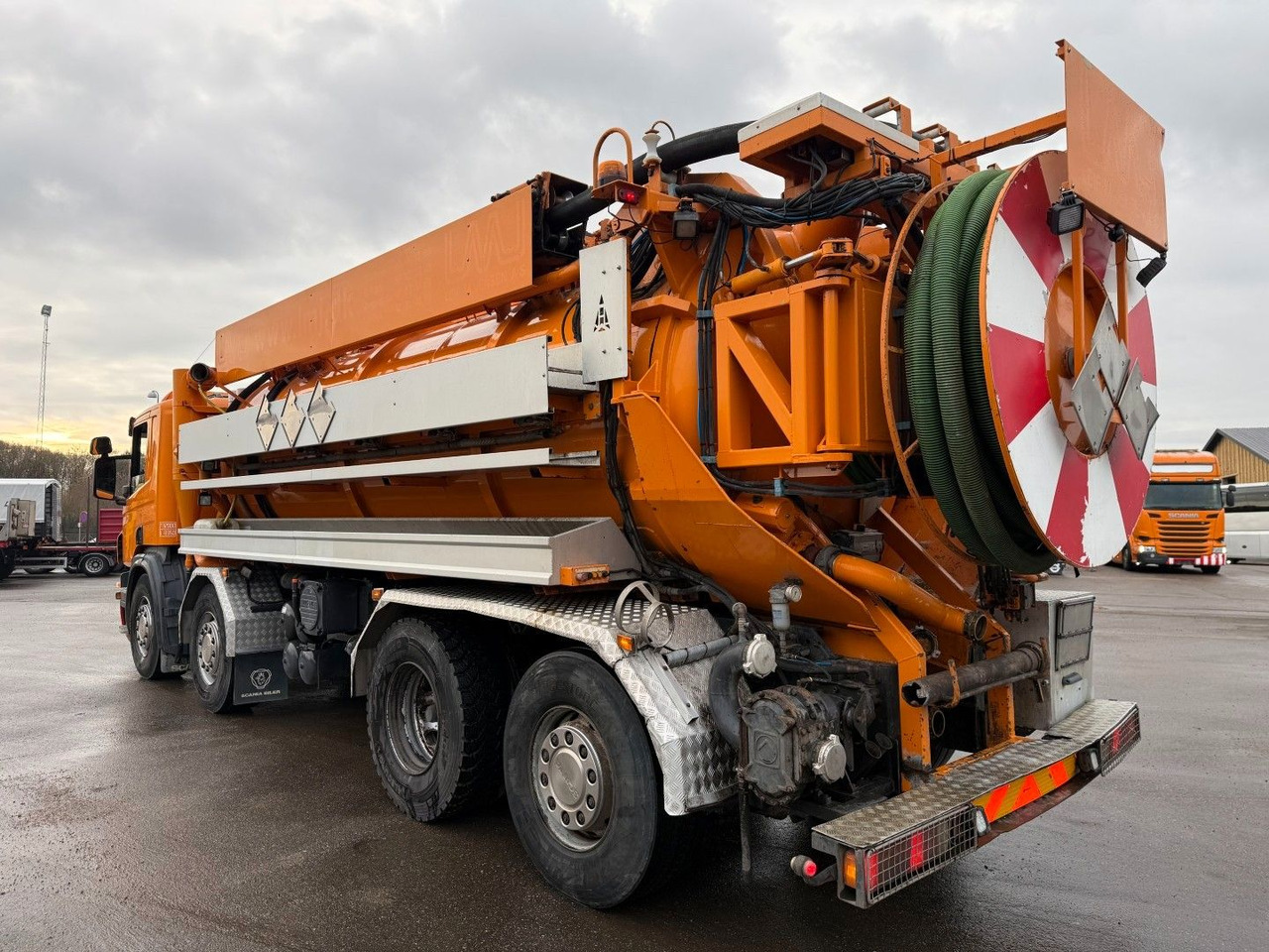 Scania P380 8x2*6 Hvidtved Larsen Flexline 414 - Szippantós autó: 4 kép. Scania P380 8x2*6 Hvidtved Larsen Flexline 414 - Szippantós autó: 4 kép.