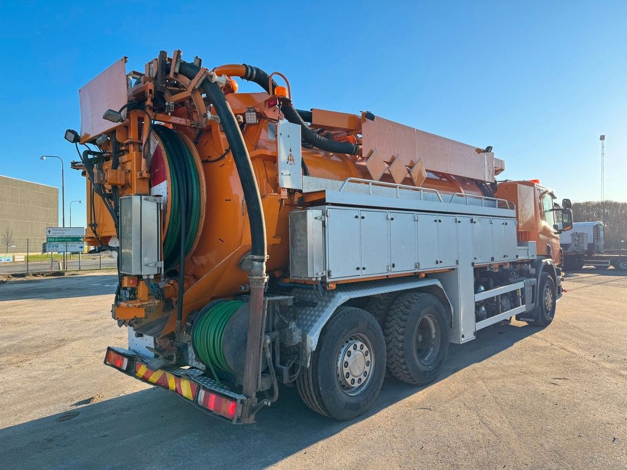 Scania P400 6x2*4 Hvidtved Larsen Flexline 310 - Szippantós autó: 3 kép. Scania P400 6x2*4 Hvidtved Larsen Flexline 310 - Szippantós autó: 3 kép.