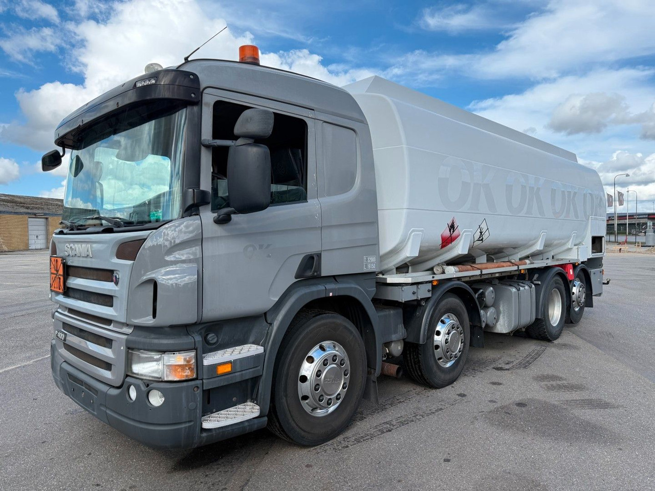Scania P400 8x2*6 HMK Bilcon 24.000 l. ADR Euro 5 - Tartályos teherautó: 1 kép. Scania P400 8x2*6 HMK Bilcon 24.000 l. ADR Euro 5 - Tartályos teherautó: 1 kép.