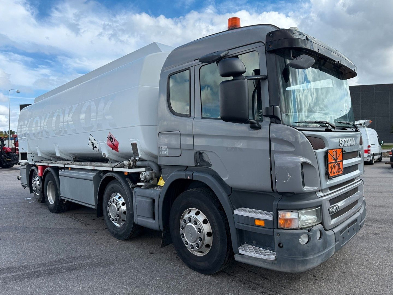 Scania P400 8x2*6 HMK Bilcon 24.000 l. ADR Euro 5 - Tartályos teherautó: 2 kép. Scania P400 8x2*6 HMK Bilcon 24.000 l. ADR Euro 5 - Tartályos teherautó: 2 kép.