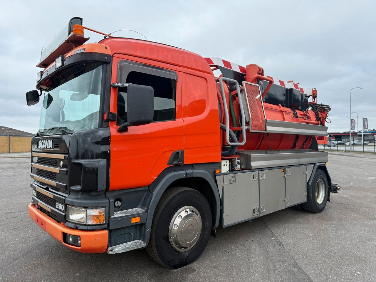 Scania P94/260 4x2 NZ SLS590 Kombi 8.400 l. - Szippantós autó: 1 kép. Scania P94/260 4x2 NZ SLS590 Kombi 8.400 l. - Szippantós autó: 1 kép.