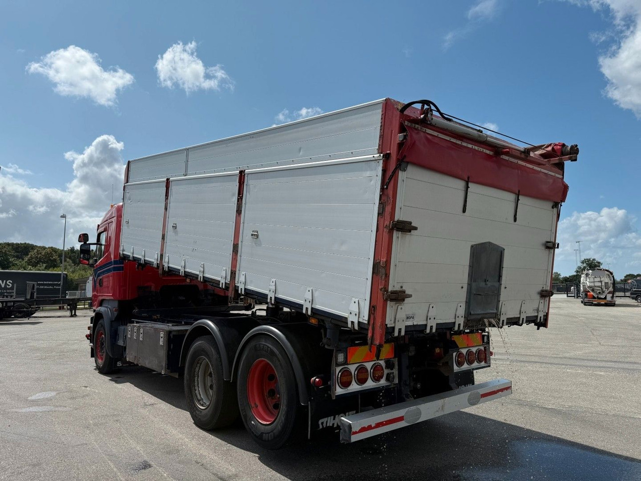Scania R580 V8 6x2 Highline Euro 6 / Tipper / Kipper - Billenőplatós teherautó: 4 kép. Scania R580 V8 6x2 Highline Euro 6 / Tipper / Kipper - Billenőplatós teherautó: 4 kép.