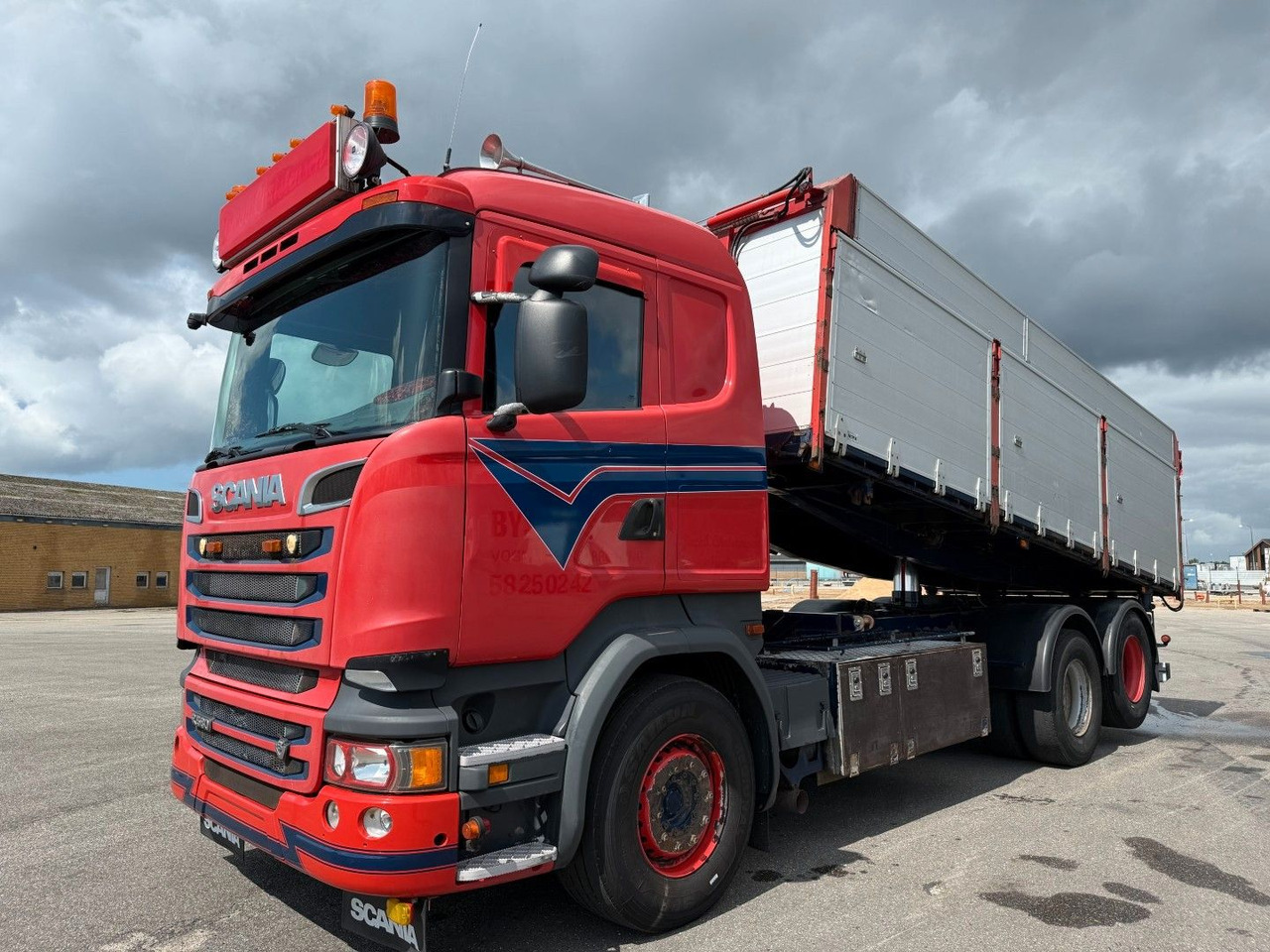 Scania R580 V8 6x2 Highline Euro 6 / Tipper / Kipper - Billenőplatós teherautó: 1 kép. Scania R580 V8 6x2 Highline Euro 6 / Tipper / Kipper - Billenőplatós teherautó: 1 kép.