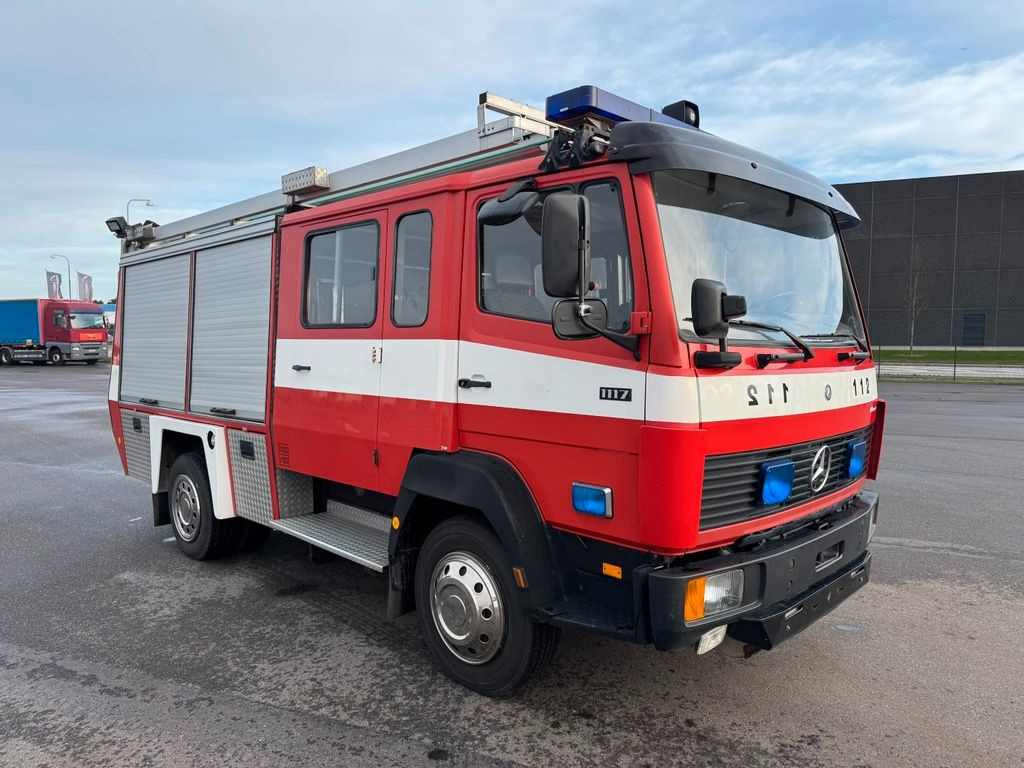 Mercedes-Benz 1117 4x2 Fire truck - Feuerwehr  - Tankspritze  - Teherautó: 2 kép. Mercedes-Benz 1117 4x2 Fire truck - Feuerwehr  - Tankspritze  - Teherautó: 2 kép.