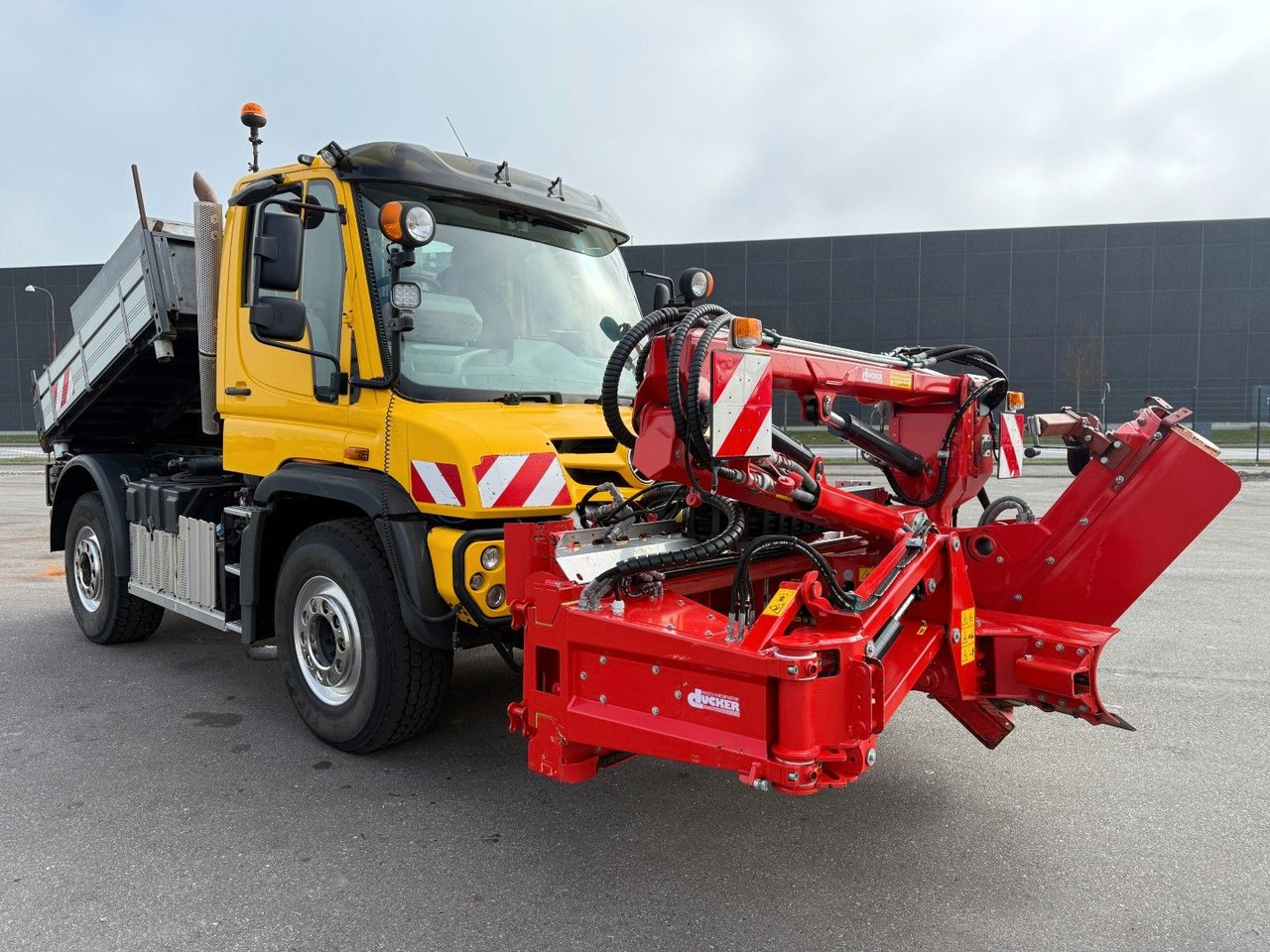 Unimog U427 4x4 Tipper / Kipper / Dücker Fräse BRS 15 - Billenőplatós teherautó: 3 kép. Unimog U427 4x4 Tipper / Kipper / Dücker Fräse BRS 15 - Billenőplatós teherautó: 3 kép.