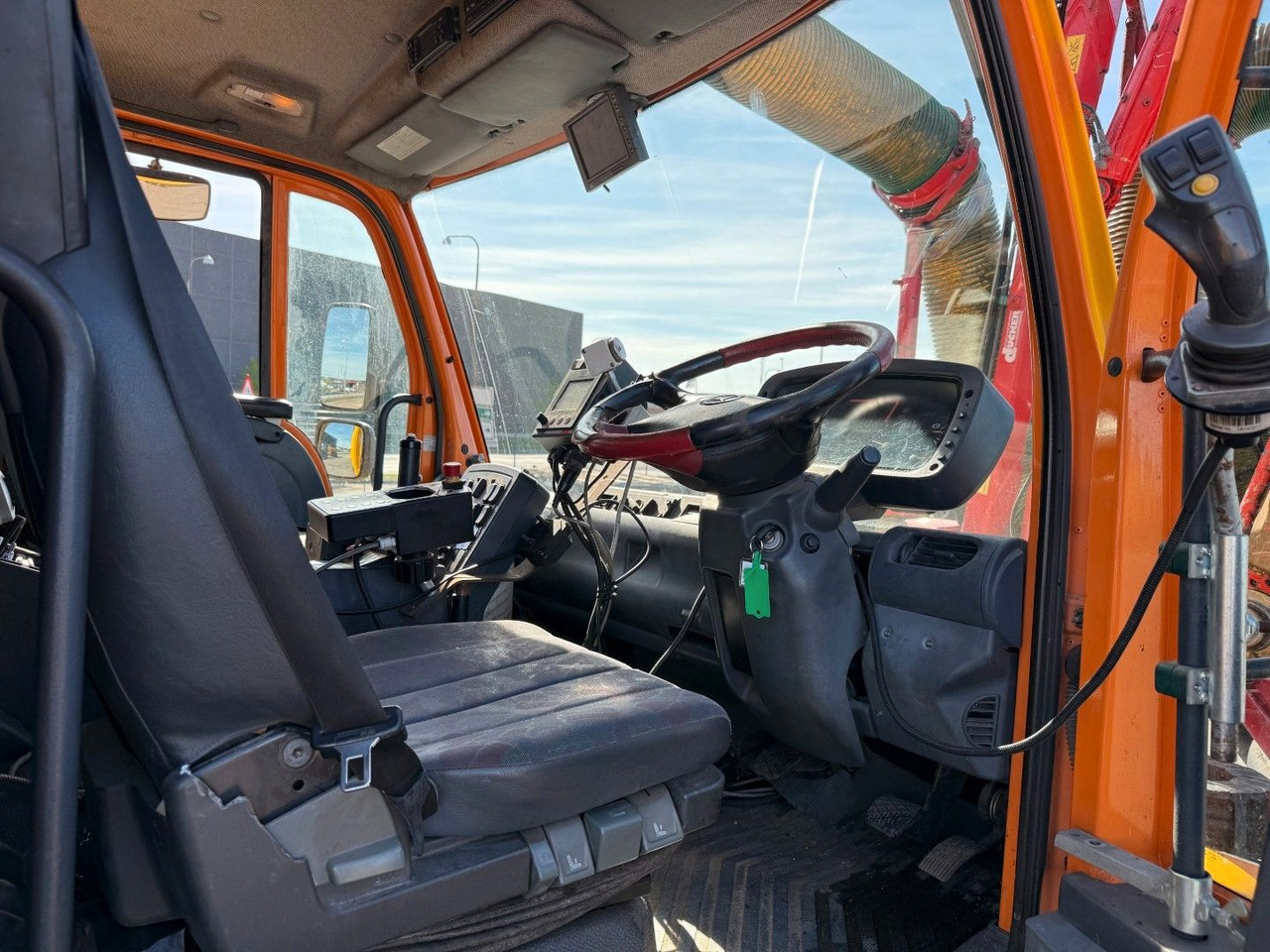 Unimog U500 4x4 / Dücker Kipper / Saug / Mäher MKT 15R - Billenőplatós teherautó: 5 kép. Unimog U500 4x4 / Dücker Kipper / Saug / Mäher MKT 15R - Billenőplatós teherautó: 5 kép.