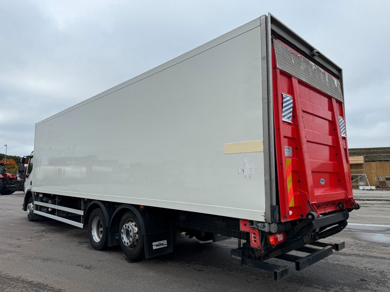 Volvo FE320 6x2*4 TK T1200-R Spectrum 9,80 m. koffer - Hűtős teherautó: 4 kép. Volvo FE320 6x2*4 TK T1200-R Spectrum 9,80 m. koffer - Hűtős teherautó: 4 kép.