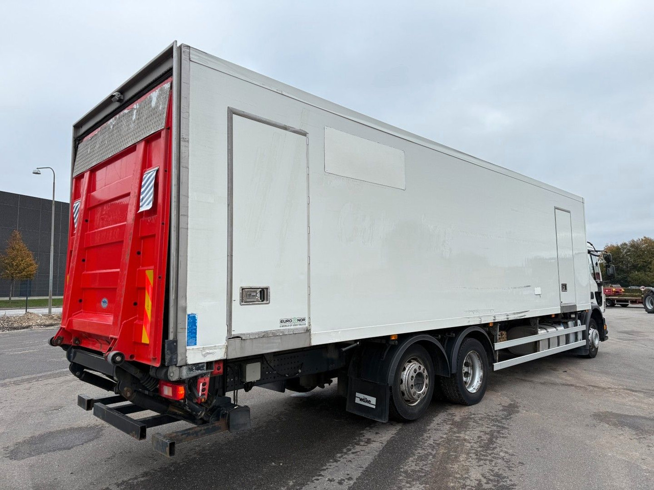 Volvo FE320 6x2*4 TK T1200-R Spectrum 9,80 m. koffer - Hűtős teherautó: 3 kép. Volvo FE320 6x2*4 TK T1200-R Spectrum 9,80 m. koffer - Hűtős teherautó: 3 kép.