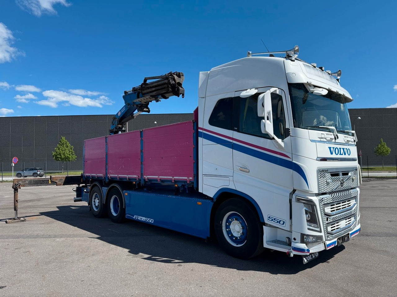 Volvo FH 16.550 6x2*4 / Crane HMF 3220K4 Euro 6 - Darus autó: 3 kép. Volvo FH 16.550 6x2*4 / Crane HMF 3220K4 Euro 6 - Darus autó: 3 kép.