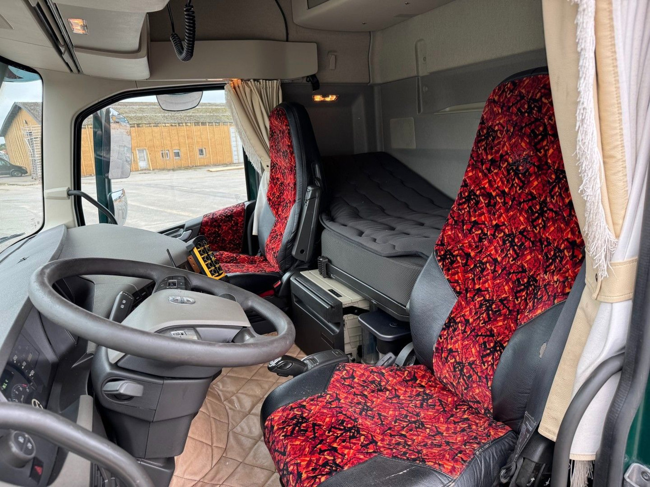 Volvo FH 500 8x2*6 Tipper Euro 6 - Billenőplatós teherautó: 5 kép. Volvo FH 500 8x2*6 Tipper Euro 6 - Billenőplatós teherautó: 5 kép.