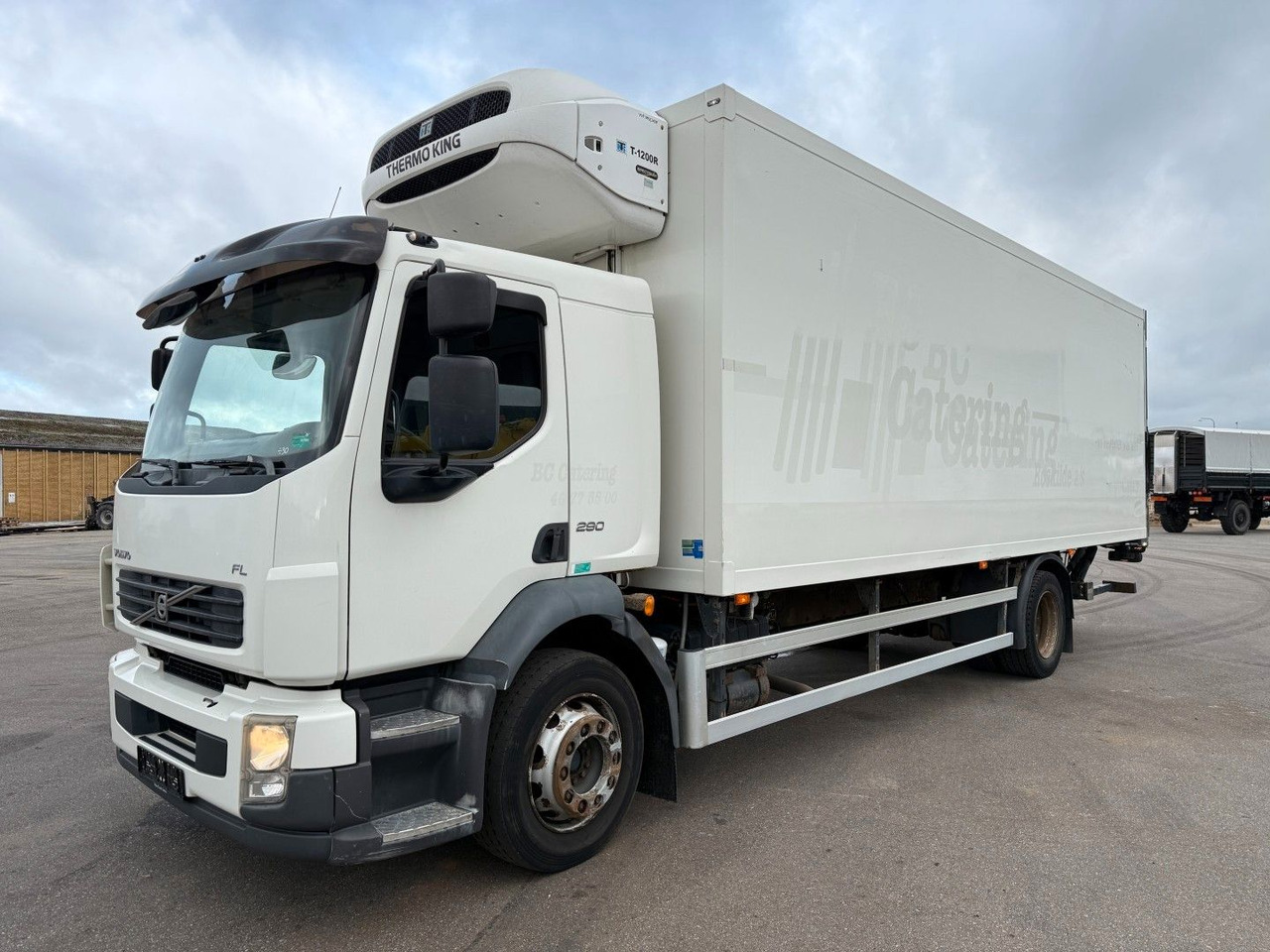 Volvo FL290 4x2 Thermo King T1200-R Euro 5 - Hűtős teherautó: 1 kép. Volvo FL290 4x2 Thermo King T1200-R Euro 5 - Hűtős teherautó: 1 kép.