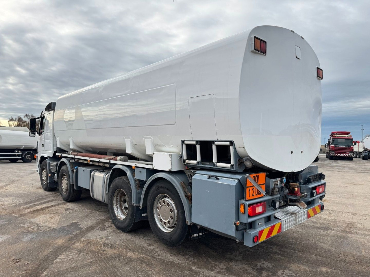 Volvo FM 440 8x2*6 24.000 l. ADR Tanktruck - Tartályos teherautó: 4 kép. Volvo FM 440 8x2*6 24.000 l. ADR Tanktruck - Tartályos teherautó: 4 kép.