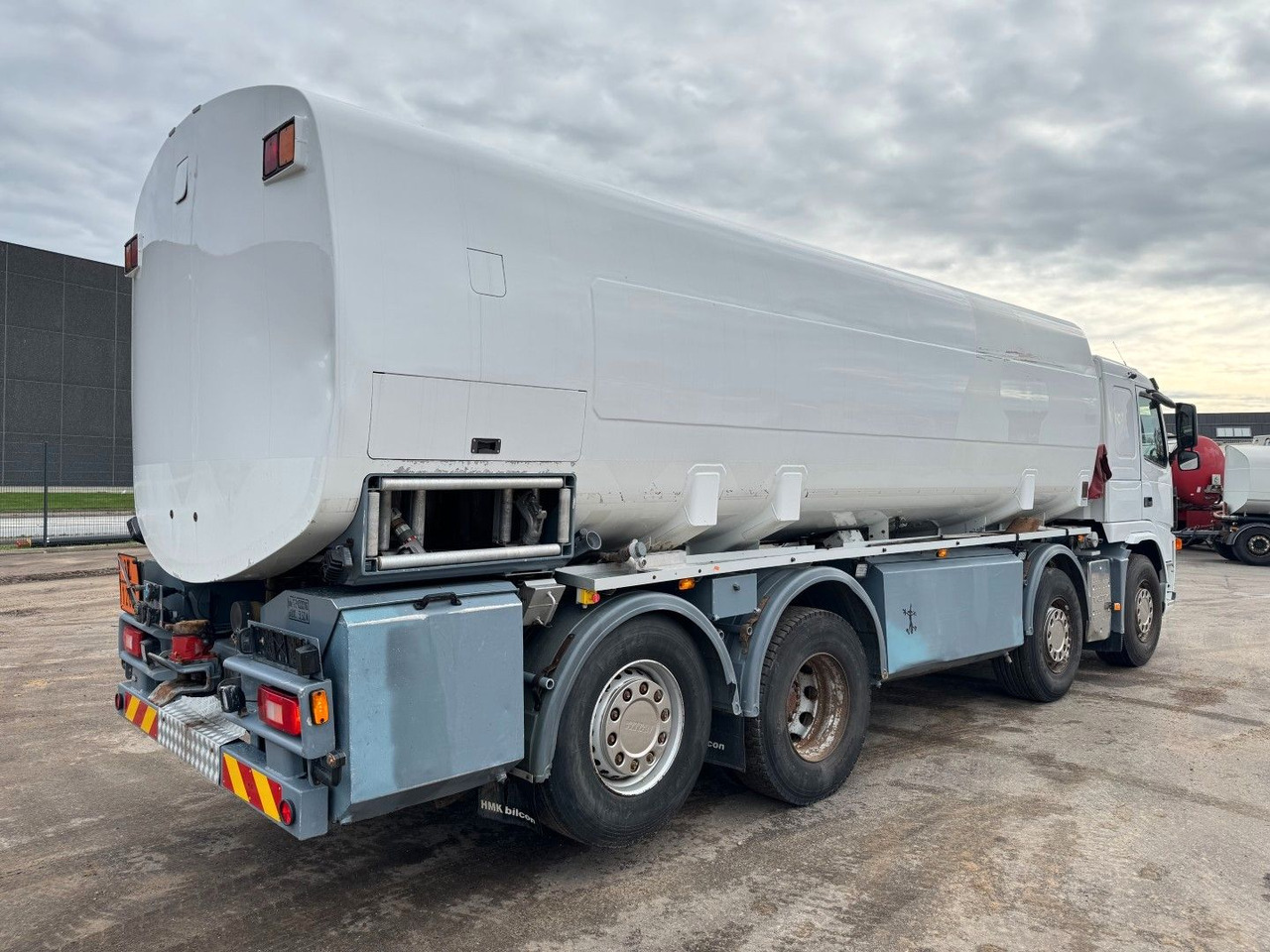 Volvo FM 440 8x2*6 24.000 l. ADR Tanktruck - Tartályos teherautó: 3 kép. Volvo FM 440 8x2*6 24.000 l. ADR Tanktruck - Tartályos teherautó: 3 kép.