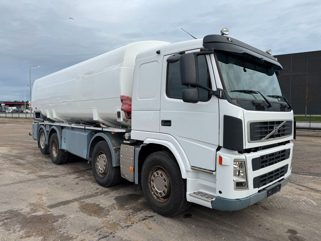Volvo FM 440 8x2*6 24.000 l. ADR Tanktruck - Tartályos teherautó: 2 kép. Volvo FM 440 8x2*6 24.000 l. ADR Tanktruck - Tartályos teherautó: 2 kép.