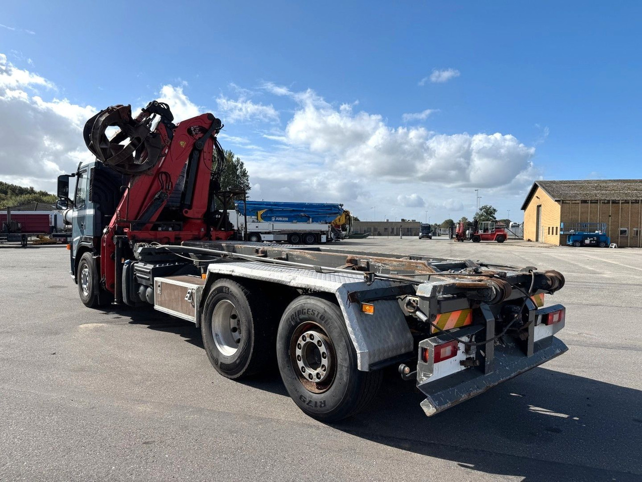 Volvo FM340 6x2*4 Kipper / Palfinger Epsilon 150Z96 - Darus autó: 4 kép. Volvo FM340 6x2*4 Kipper / Palfinger Epsilon 150Z96 - Darus autó: 4 kép.