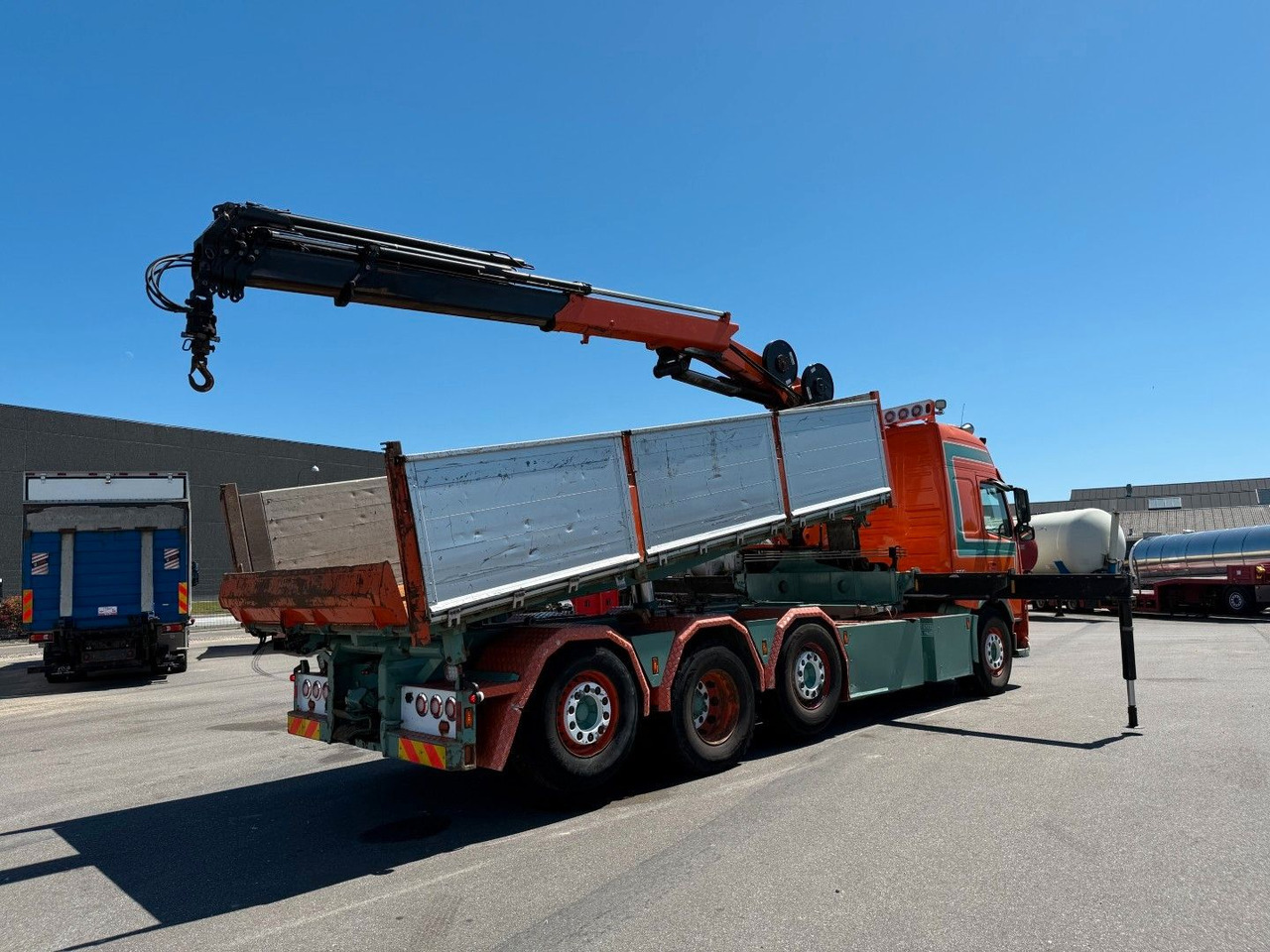 Volvo FM500 8x2*6 Crane HMF 2620 K5 Pendel Tipper - Darus autó: 3 kép. Volvo FM500 8x2*6 Crane HMF 2620 K5 Pendel Tipper - Darus autó: 3 kép.