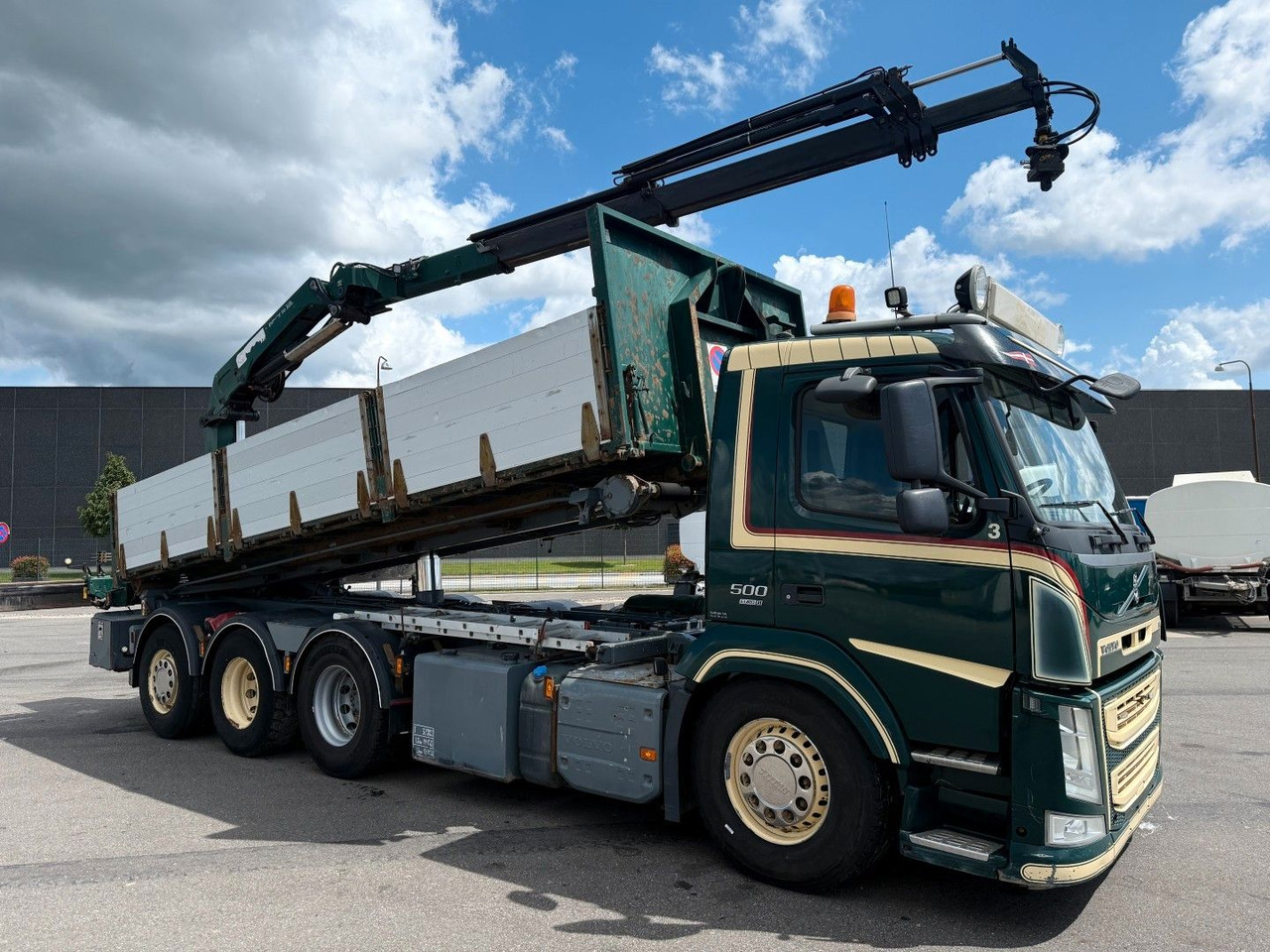 Volvo FM500 8x4*4 Tipper / Crane HMF2620-K5 - Billenőplatós teherautó, Darus autó: 3 kép. Volvo FM500 8x4*4 Tipper / Crane HMF2620-K5 - Billenőplatós teherautó, Darus autó: 3 kép.