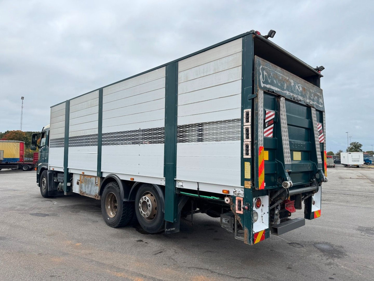 Volvo FM9 380 6x2*4 Tiertransporter / Livestock - Lószállító kamion: 4 kép. Volvo FM9 380 6x2*4 Tiertransporter / Livestock - Lószállító kamion: 4 kép.
