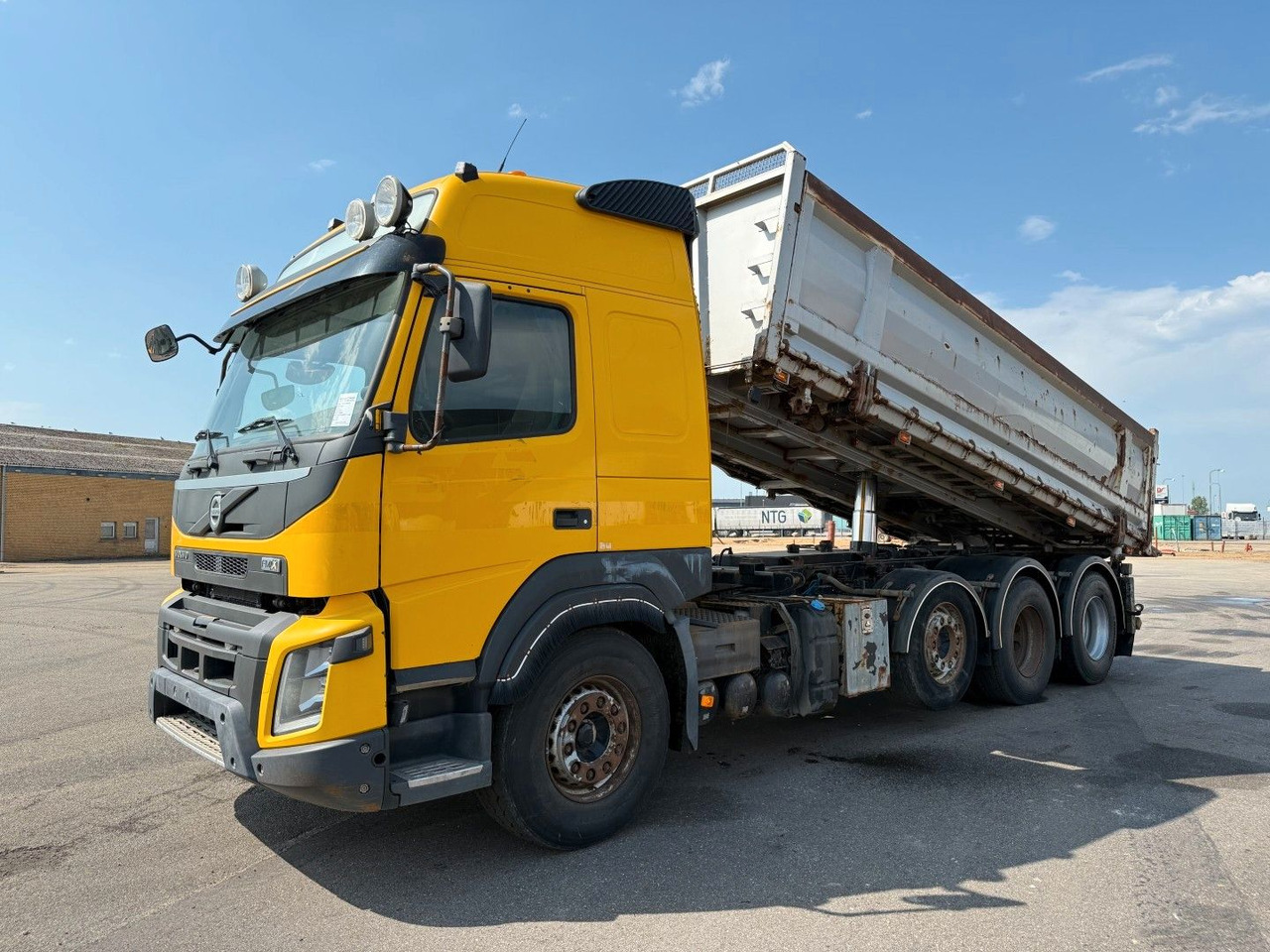 Volvo FMX500 8x4/4 Steel tipper Volvo FMX500 8x4/4 Steel tipper / Kipper - Billenőplatós teherautó: 1 kép. Volvo FMX500 8x4/4 Steel tipper Volvo FMX500 8x4/4 Steel tipper / Kipper - Billenőplatós teherautó: 1 kép.