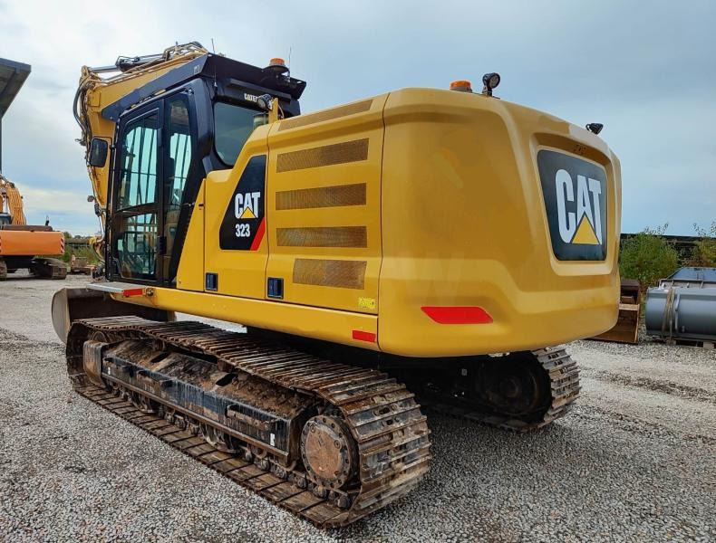 Caterpillar 323 (07B) - Lánctalpas kotró: 1 kép. Caterpillar 323 (07B) - Lánctalpas kotró: 1 kép.