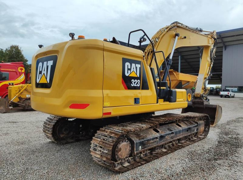 Caterpillar 323 (07B) - Lánctalpas kotró: 4 kép. Caterpillar 323 (07B) - Lánctalpas kotró: 4 kép.