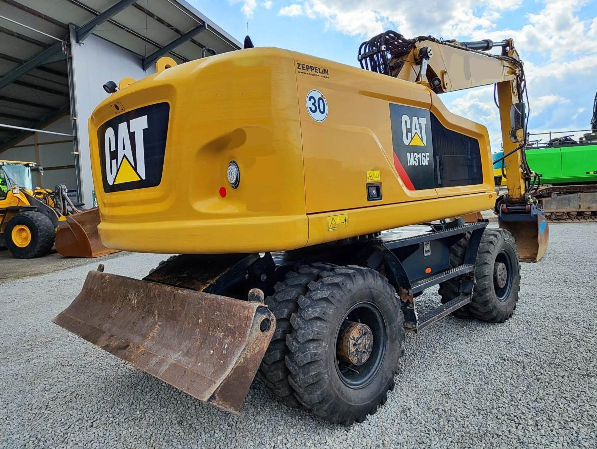 Caterpillar M316F - Gumikerekes kotró: 4 kép. Caterpillar M316F - Gumikerekes kotró: 4 kép.
