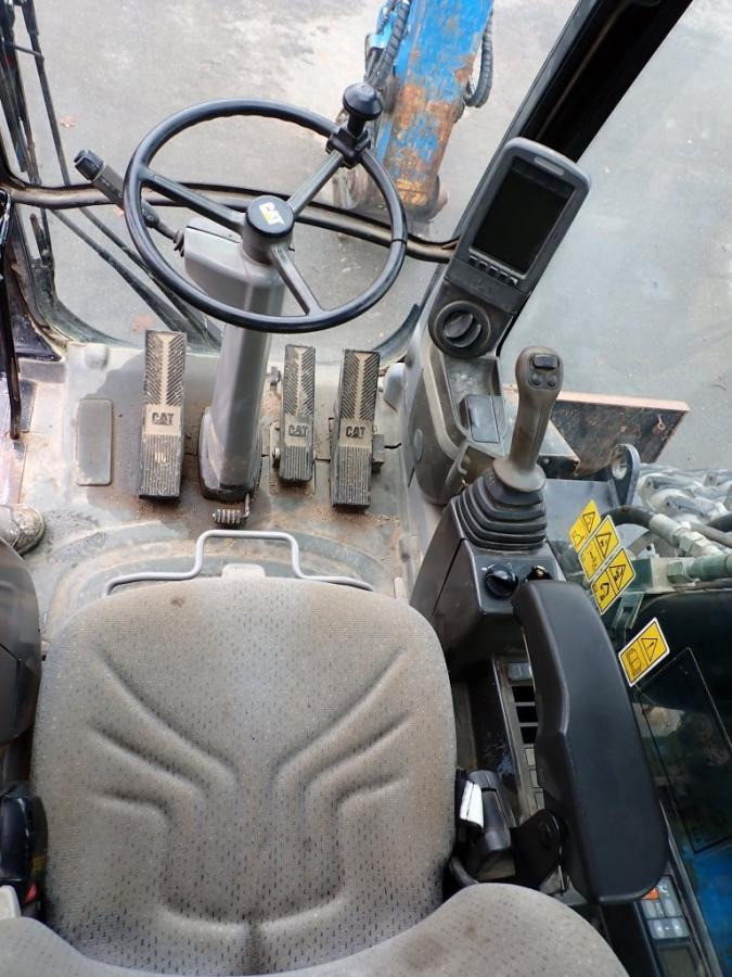 Caterpillar M322D - Gumikerekes kotró: 5 kép. Caterpillar M322D - Gumikerekes kotró: 5 kép.