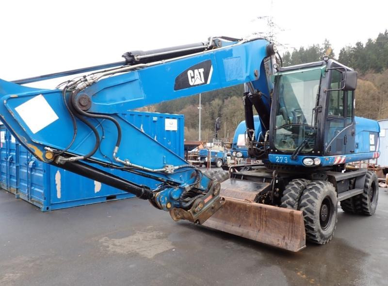 Caterpillar M322D - Gumikerekes kotró: 2 kép. Caterpillar M322D - Gumikerekes kotró: 2 kép.