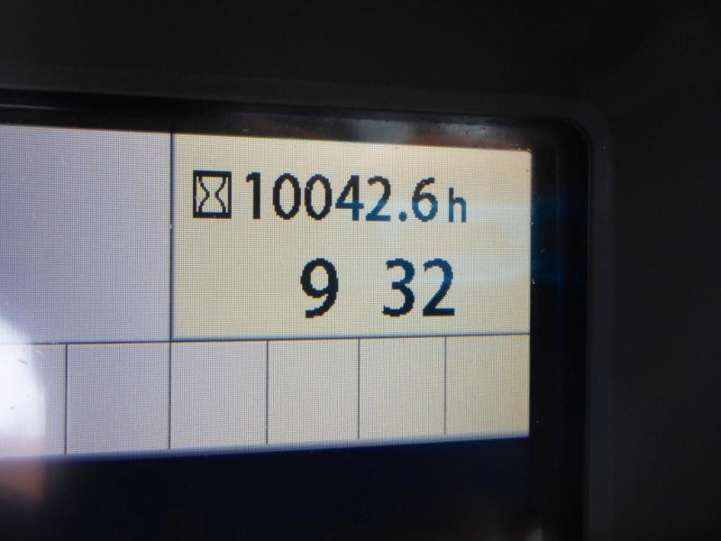 Hitachi ZX225USLC-5B - Lánctalpas kotró: 5 kép. Hitachi ZX225USLC-5B - Lánctalpas kotró: 5 kép.