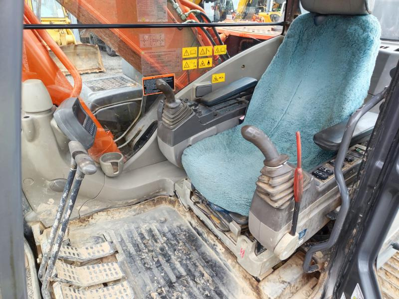 Hitachi ZX280LC-3H - Lánctalpas kotró: 5 kép. Hitachi ZX280LC-3H - Lánctalpas kotró: 5 kép.