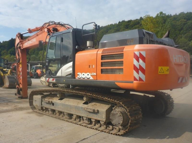 Hitachi ZX300LCN-6 - Lánctalpas kotró: 1 kép. Hitachi ZX300LCN-6 - Lánctalpas kotró: 1 kép.