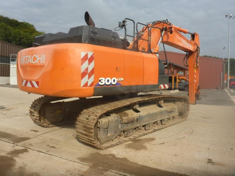 Hitachi ZX300LCN-6 - Lánctalpas kotró: 4 kép. Hitachi ZX300LCN-6 - Lánctalpas kotró: 4 kép.
