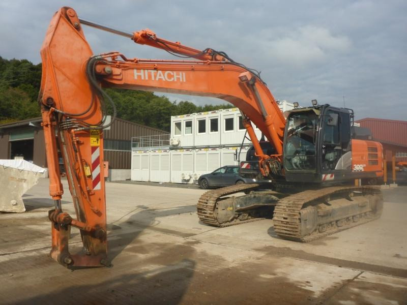 Hitachi ZX300LCN-6 - Lánctalpas kotró: 2 kép. Hitachi ZX300LCN-6 - Lánctalpas kotró: 2 kép.